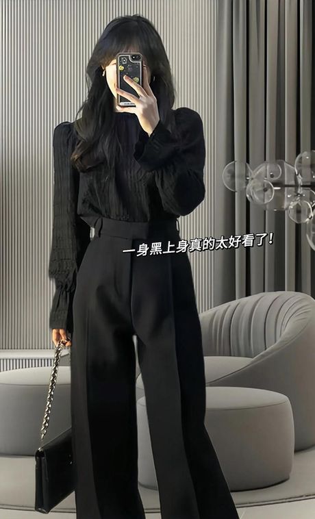 女生可以穿一身黑吗，女生可以一身黑吗？黑色穿搭的时尚经典与禁忌